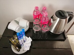 Elite Double Room | Room amenity - Dreamers Lodge - Hostel (Mirissa)