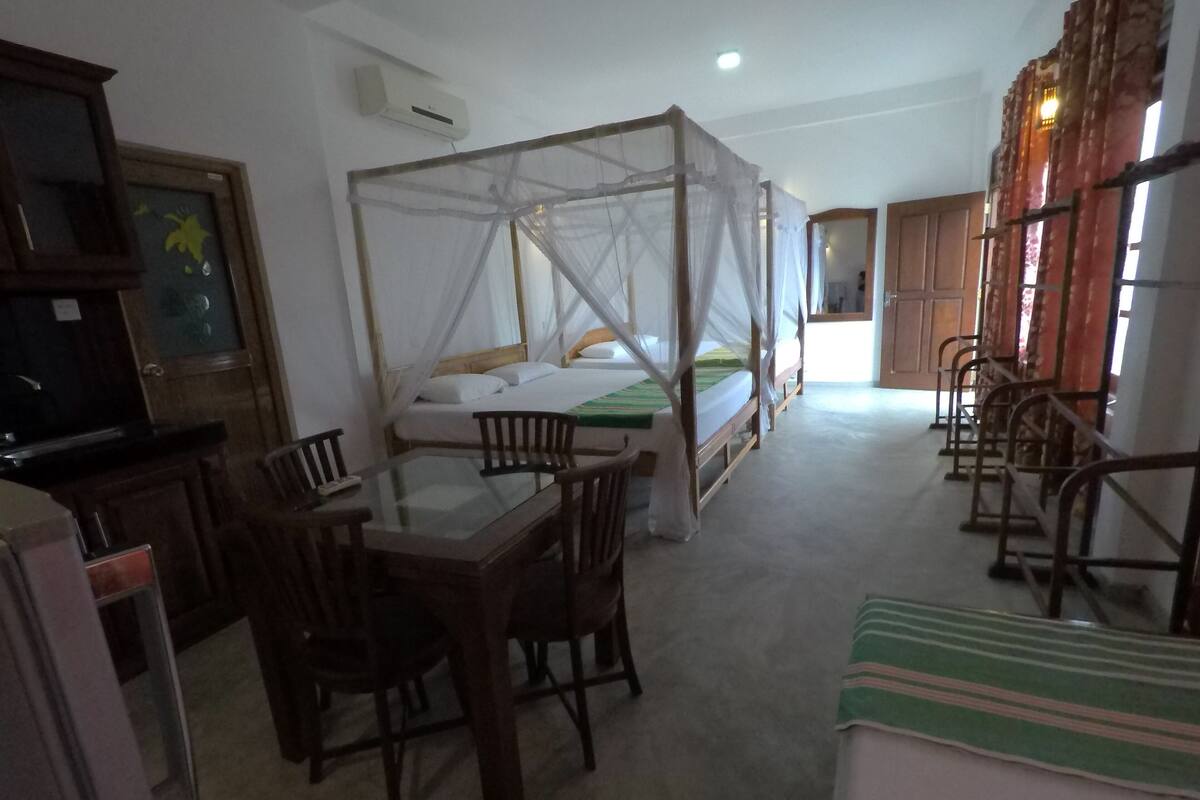 Family Studio Suite | In-room dining
