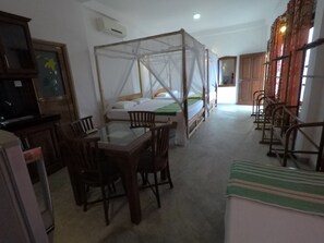 Family Studio Suite | In-room dining - Dreamers Lodge - Hostel (Mirissa)