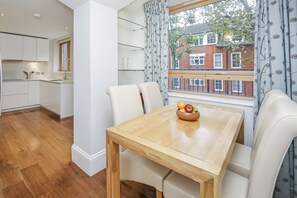 Premium Apartment | Private kitchen | Full-size fridge, microwave, oven, stovetop
