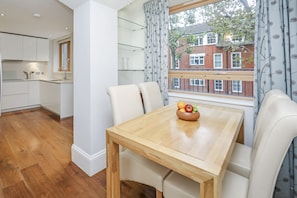 Premium Apartment | Private kitchen | Full-size fridge, microwave, oven, stovetop