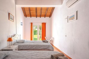 3 chambres, fer et planche à repasser, Wi-Fi gratuit, draps fournis