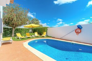 Piscina all'aperto, una piscina riscaldata