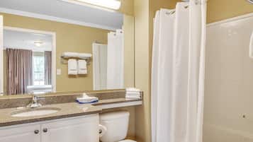 Condo, 2 Bedrooms | Bathroom | Towels, shampoo
