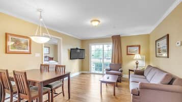 Condo, 2 Bedrooms | Living area