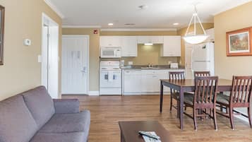 Condo, 2 Bedrooms | Living area