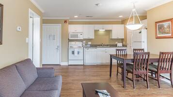 Condo, 2 Bedrooms | Living area