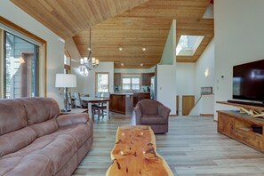 House, 3 Bedrooms | Living area | TV - 15 Big Leaf 3 Bedroom Home by RedAwning (Bend)