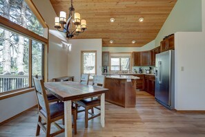 House, 3 Bedrooms | Dining