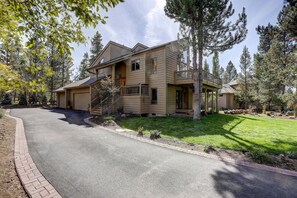 House, 3 Bedrooms | Exterior - 15 Big Leaf 3 Bedroom Home by RedAwning (Bend)