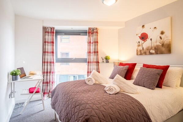 2 habitaciones, tabla de planchar con plancha, wifi y ropa de cama 