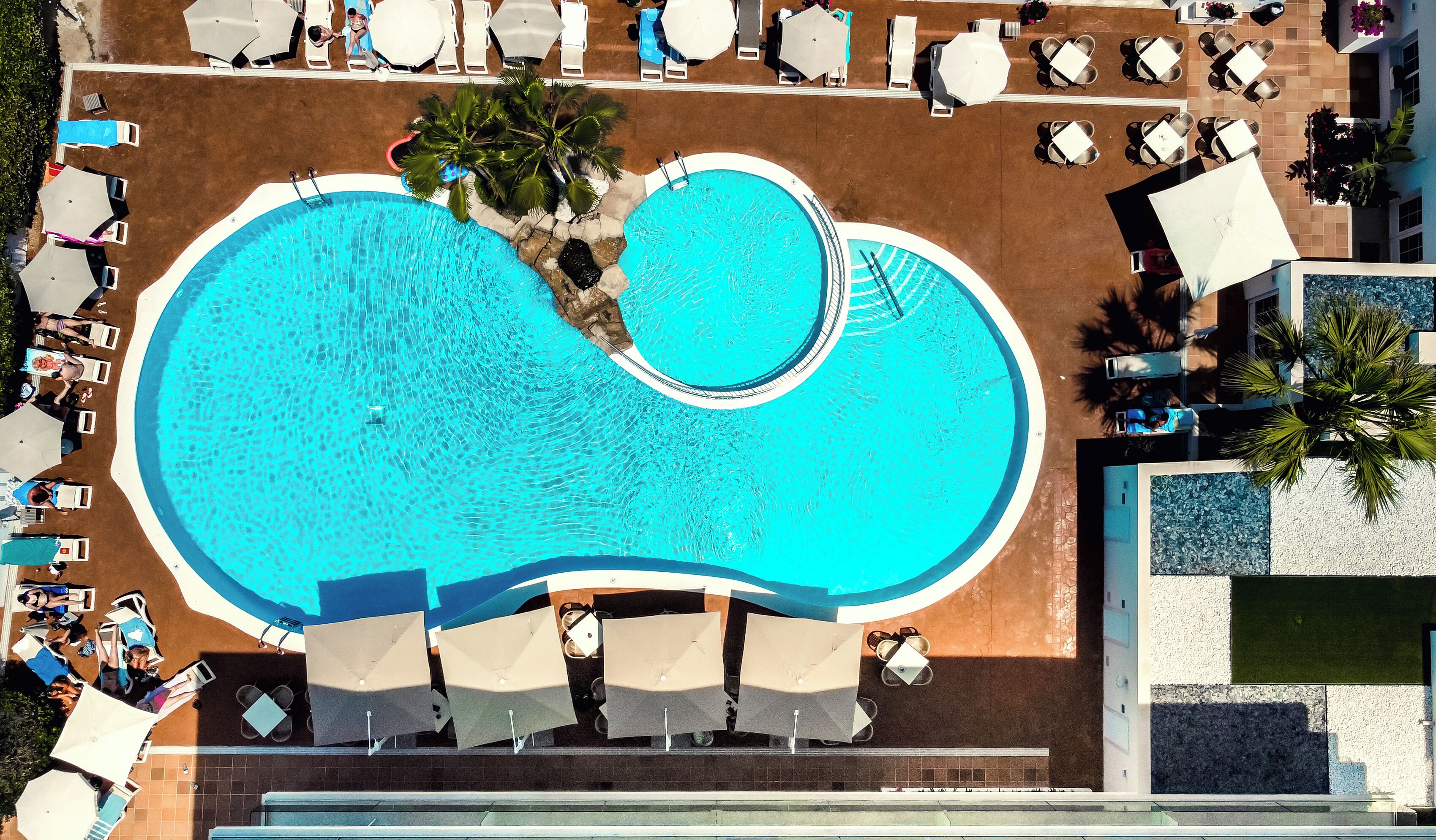 室內泳池、室外泳池