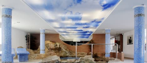 Sauna, baño de vapor, masajes de tejido profundo y masajes deportivos