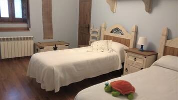 3 chambres, fer et planche à repasser, draps fournis
