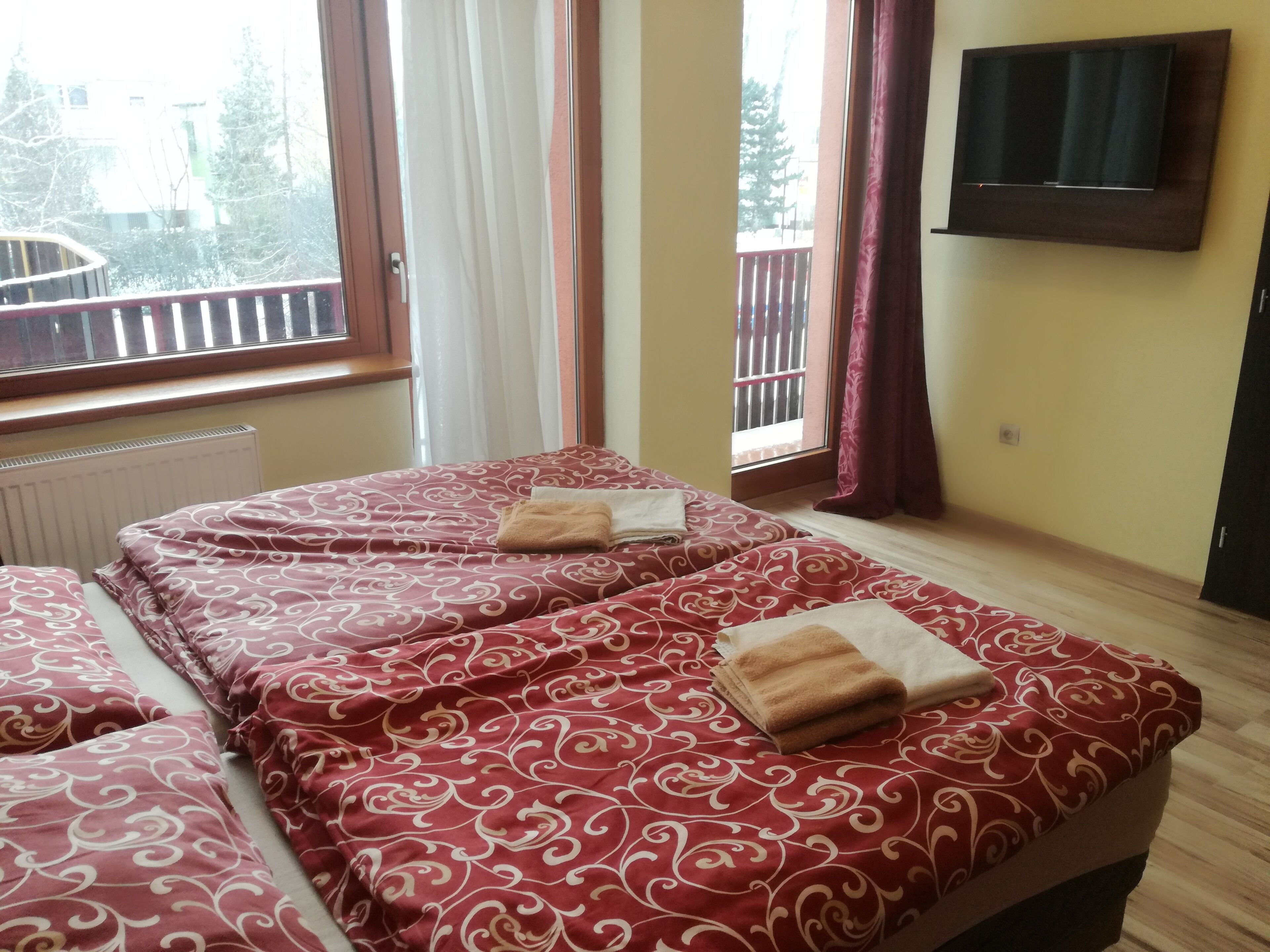 واي فاي مجانًا وملاءات أسرّة