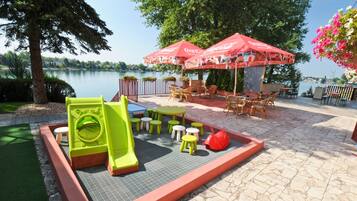 Children’s play area – outdoor