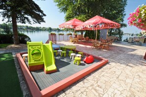 Children's play area - outdoor - Apartmanovy wellness garni hotel relax (Senec)
