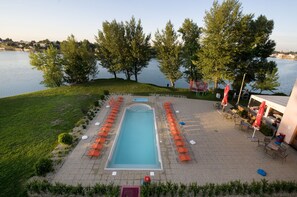 Piscine extérieure (ouverte en saison)