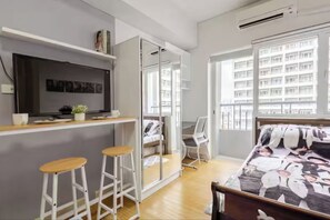 1 bedroom, desk, iron/ironing board, free WiFi