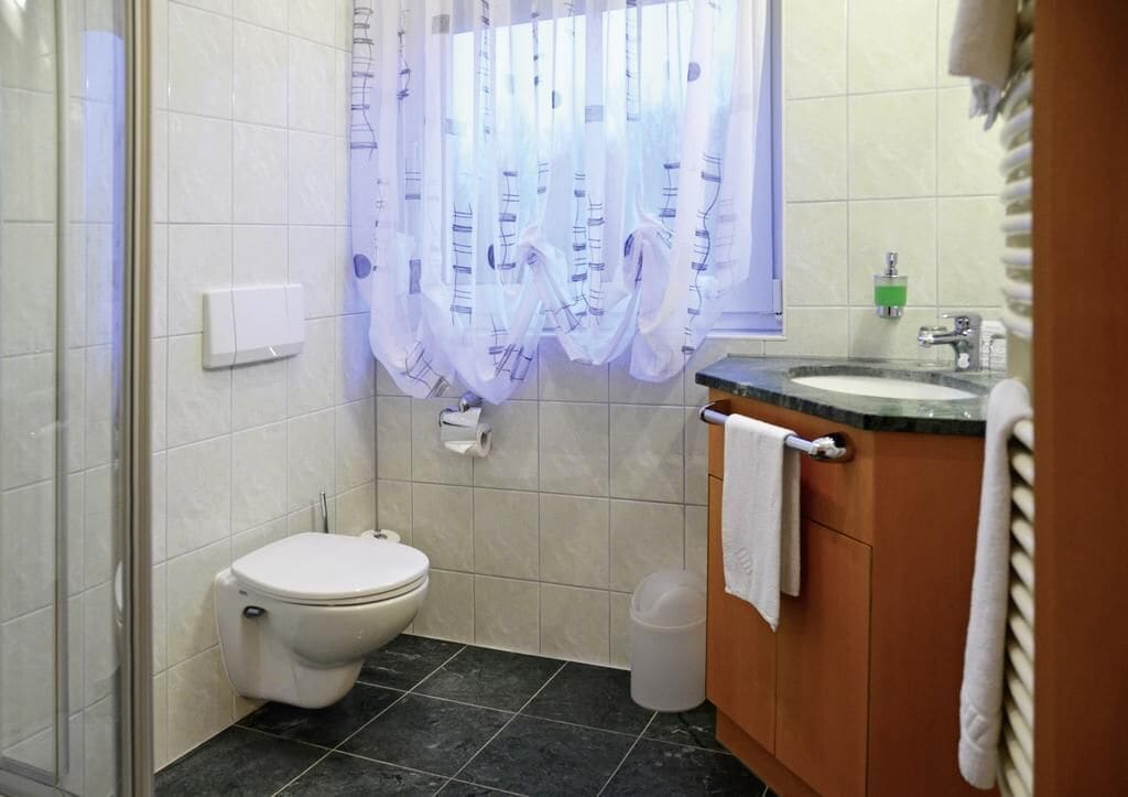 Habitación doble | Baño | Regadera, secadora de cabello, toallas 