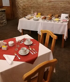 Bao gồm bữa sáng buffet hàng ngày 