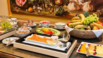 Free daily buffet breakfast