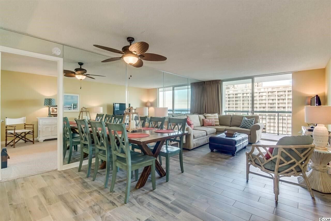 智能电视、DVD 播放器、书、立体声音响