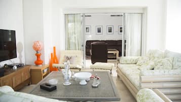 Luxury Villa, 4 Bedrooms, Marina View | Living room | 32-inch flat-screen TV with satellite channels, TV, DVD player