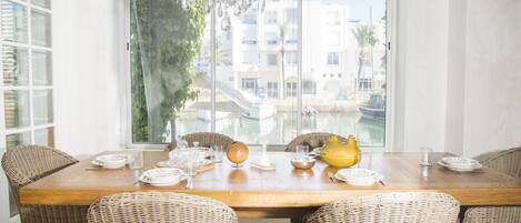 Villa de lujo, 4 habitaciones, vista a la marina | Servicio a la habitación