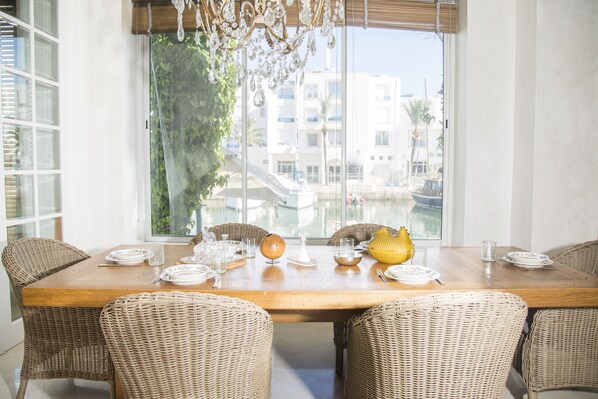 Luxury Villa, 4 Bedrooms, Marina View | In-room dining - Villa Marina (Hammamet)