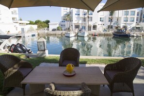 Luxury-Villa, 4 Schlafzimmer, Blick auf den Jachthafen | Terrasse/Patio