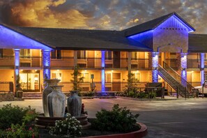 Exterior - Days Inn by Wyndham Galt/Elk Grove South (Galt)