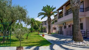 Front of property - The Elizabeth (Corfu)