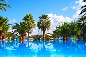 Property grounds - The Elizabeth (Corfu)
