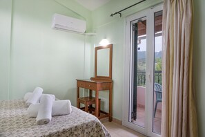 Familien-Maisonette, 1 Schlafzimmer, Poolblick | 1 Schlafzimmer, Zimmersafe, Bügeleisen/Bügelbrett, kostenloses WLAN