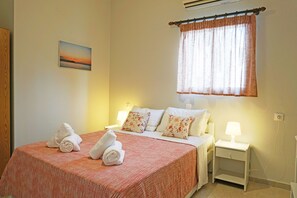 Phòng dành cho gia đình, 2 phòng ngủ, quang cảnh hồ bơi | Két bảo mật tại phòng, bàn ủi/dụng cụ ủi quần áo 
