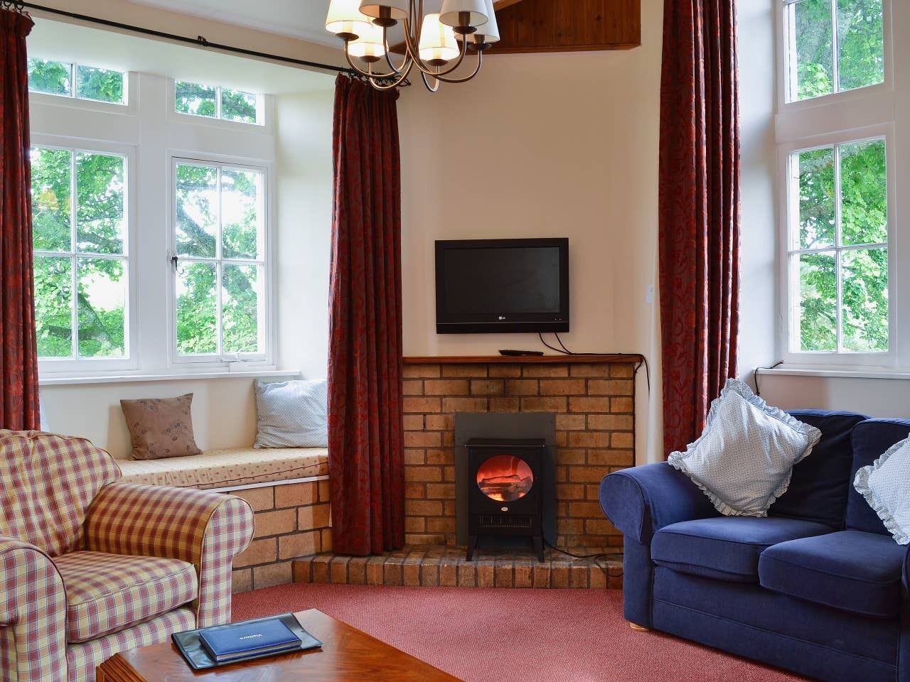 Kennedy Cottage - Traditional 3 Bedroom Cottage on Beautiful Blairquhan estate
