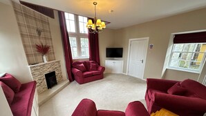 TV - Kennedy Cottage - Newly Refurbished 3 Bedroom Cottage on Blairquhan estate (Maybole)
