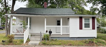 Updated home 2 blocks from the water in Colonial Beach