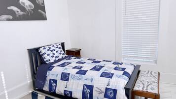 2 bedrooms, WiFi (free), bed sheets