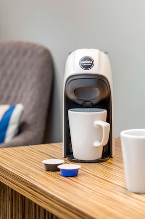 Coffee and/or coffee maker - Travelodge Plus Edinburgh Park (Edinburgh)