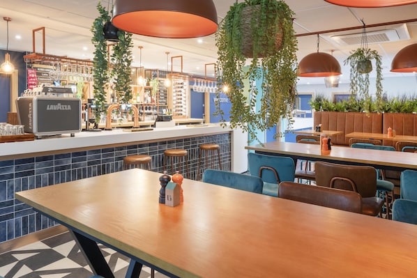 Bar (on property) - Travelodge Plus Edinburgh Park (Edinburgh)