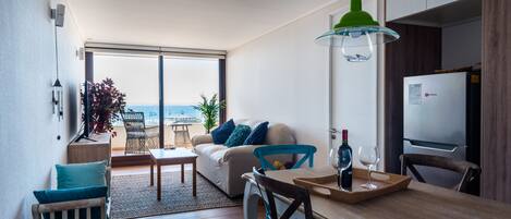 Appartement panoramique | Aire de séjour | Téléviseur à écran plat de 40 po avec télévision par satellite