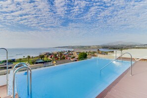 Seasonal outdoor pool - L'ocean Pacifique (Concon)