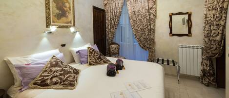 Deluxe Double Room, Balcony | 1 bedroom, free minibar items, desk, free WiFi