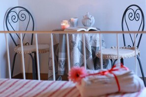 Kamar Triple | Meja kerja, Wi-Fi gratis, dan seprai linen