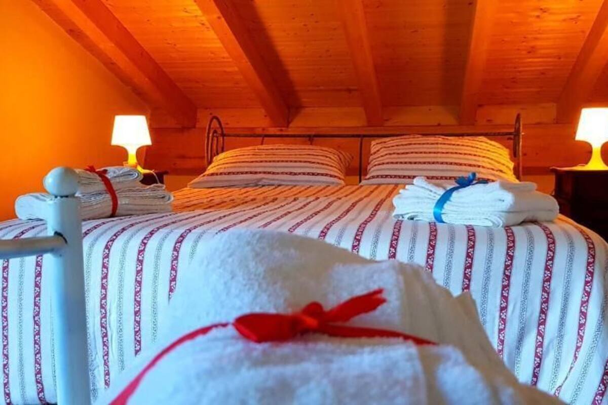 Desk, WiFi (free), bed sheets