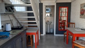 Phòng Deluxe (Duplex) | Khu vực ăn uống tại phòng