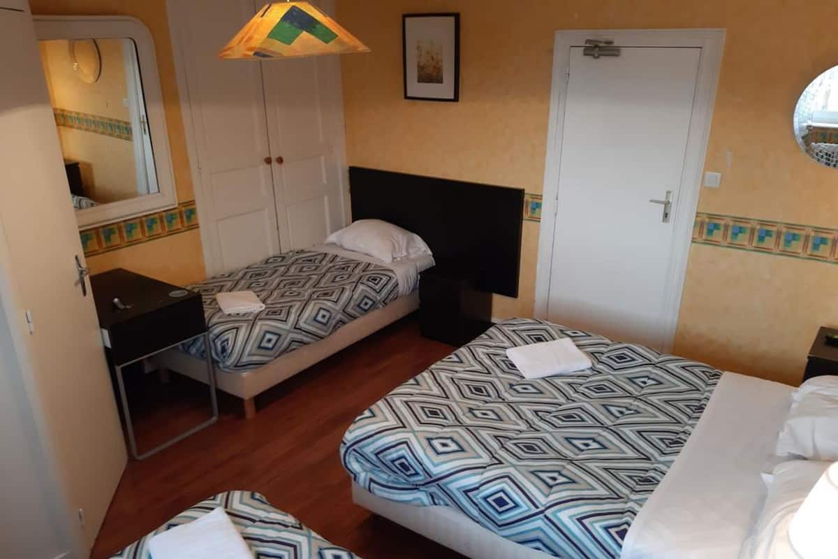 Comfort Triple Room | Free WiFi, bed sheets