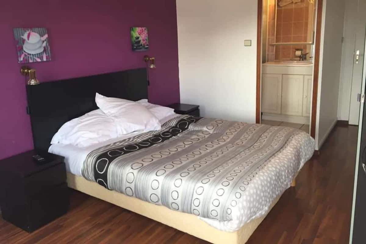 Comfort Double Room | Free WiFi, bed sheets